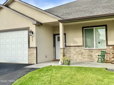 412 S 97th Ave, Yakima, WA 98908