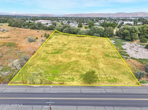 403 W Ahtanum Rd, Union Gap, WA 98903