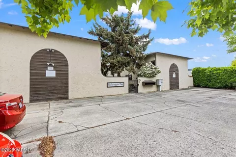 207 S 8th Ave #7, Yakima, WA 98902