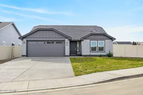 4802 W Larch Ave, Yakima, WA 98903