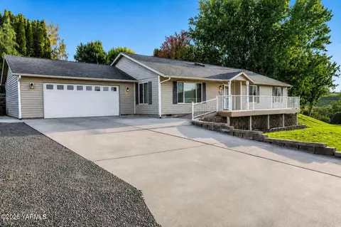 320 Westridge Rd, Selah, WA 98942