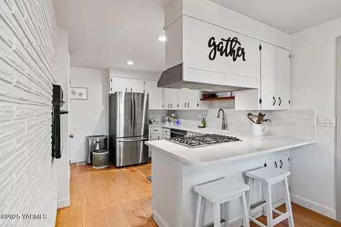 Kitchen - 1115 S 28th Ave, Yakima, WA 98902 photo 1 of 2
