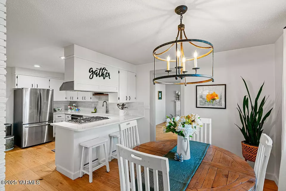 Dining - 1115 S 28th Ave, Yakima, WA 98902 photo 2 of 3