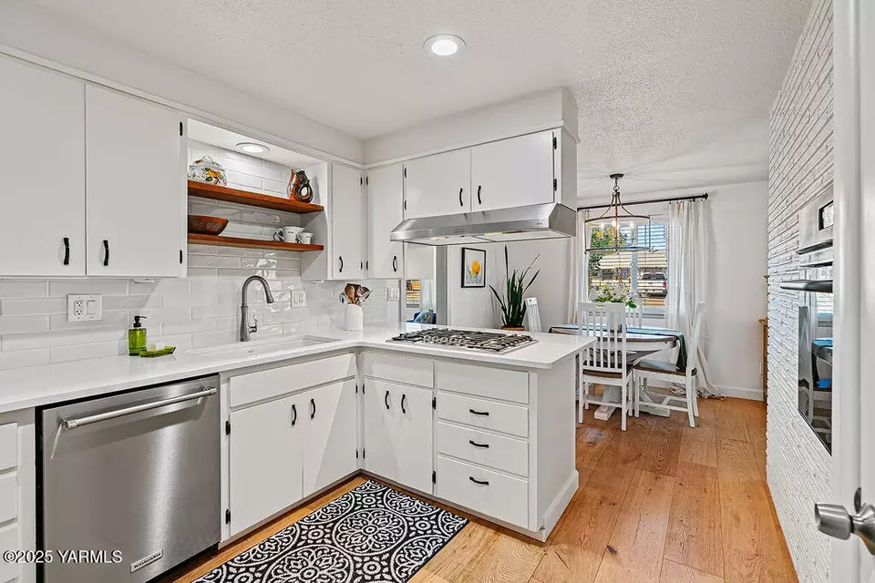 Kitchen - 1115 S 28th Ave, Yakima, WA 98902 photo 2 of 2