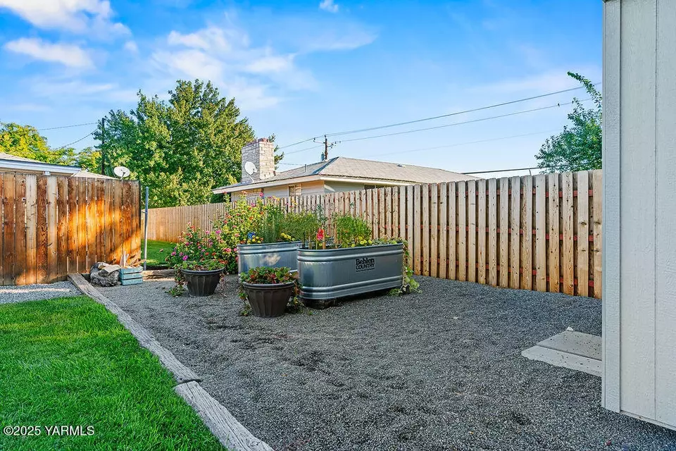 Exterior - 1115 S 28th Ave, Yakima, WA 98902 photo 10 of 10