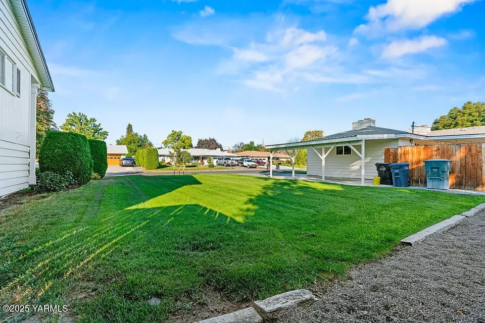Exterior - 1115 S 28th Ave, Yakima, WA 98902 photo 9 of 10