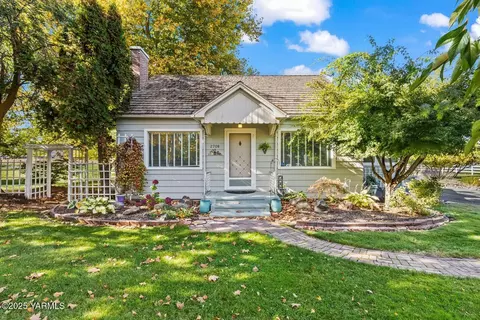 2708 Carlson Rd, Yakima, WA 98903