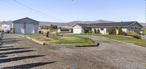 15911 Fisk Rd, Yakima, WA 98908