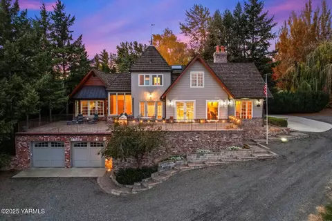 901 N 66th Ave, Yakima, WA 98908