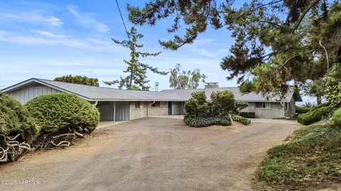 609 Skyline Dr, Sunnyside, WA 98944
