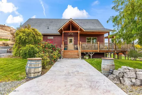 233 Tibbling Rd, Selah, WA 98942