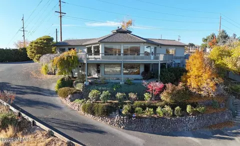 416 N 4th St, Selah, WA 98942