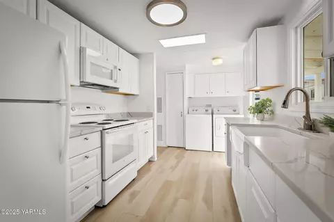 802 N 40th Ave # 32, Yakima, WA 98908