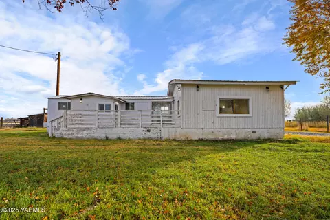 1081 Tecumseh Rd, White Swan, WA 98952