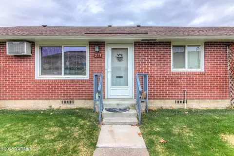 217 N 42nd Ave, Yakima, WA 98908
