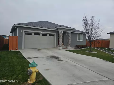200 Villa Real Dr, Sunnyside, WA 98944