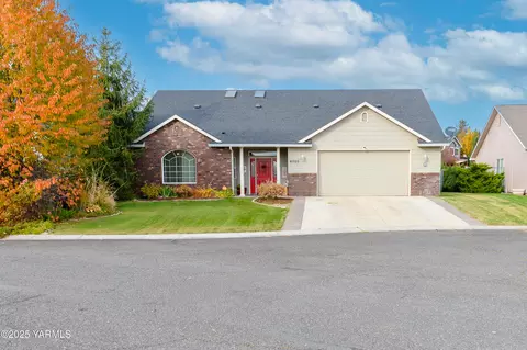 8703 Webster Ave, Yakima, WA 98908