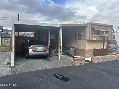 915 N 15th Ave #6, Yakima, WA 98902