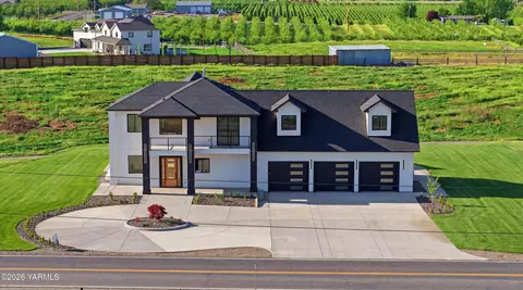 3858 E Zillah Dr, Zillah, WA 98953