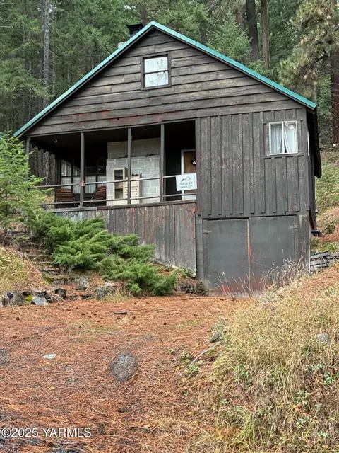 35941 W Hwy 12 Hwy #12, Naches, WA 98937