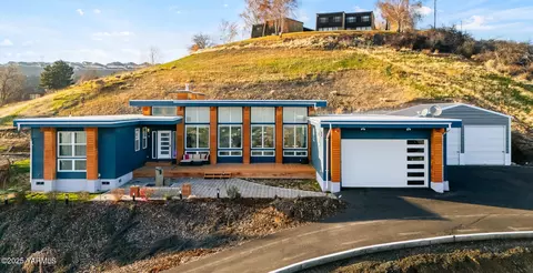 925 Icelander Cir, Selah, WA 98942