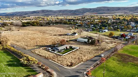 8400 Occidental Rd, Yakima, WA 98908