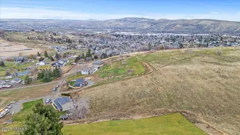 Nka Lynwood Ln, Selah, WA 98942