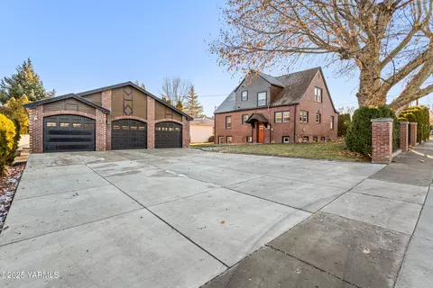 2307 Summitview Ave, Yakima, WA 98902