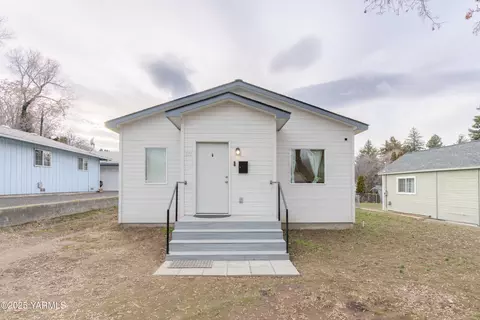 212 N 30th Ave, Yakima, WA 98902