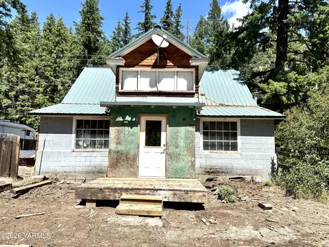 10 Trout Ln, Naches, WA 98937