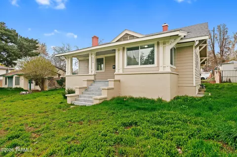 2214 Summitview Ave, Yakima, WA 98902