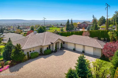616 N 65th Ave, Yakima, WA 98908