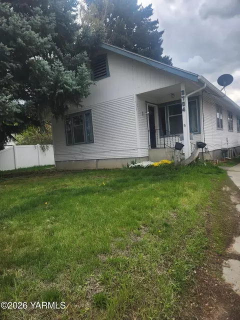 2704 Summitview Ave, Yakima, WA 98902