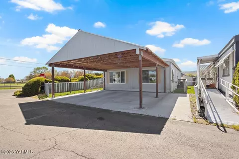 1201 W Washington Ave #81, Yakima, WA 98903