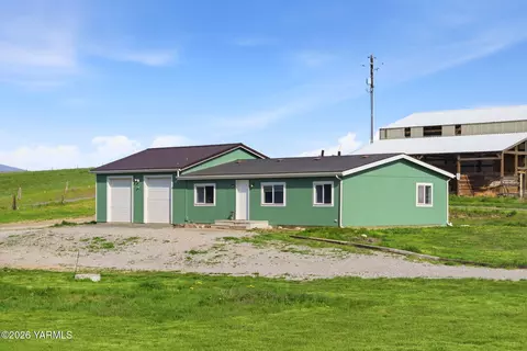 201 Gopher Rd, Selah, WA 98942