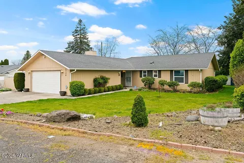 5704 Bitterroot Ln, Yakima, WA 98908
