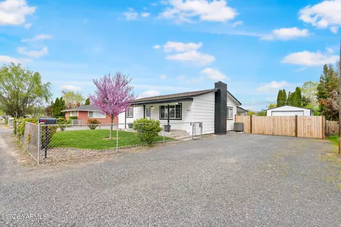 1913 S 10th Ave, Union Gap, WA 98903