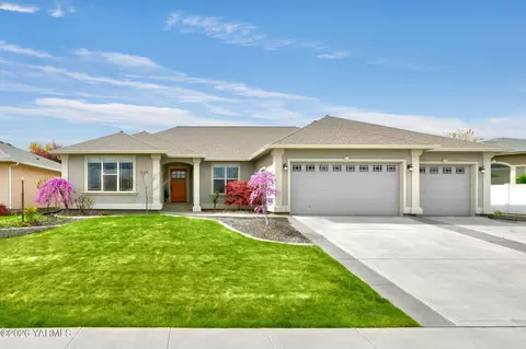 214 S 92nd Ave, Yakima, WA 98908
