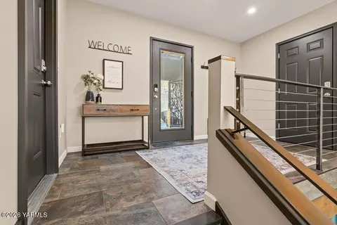 4706 Scenic Dr, Yakima, WA 98908