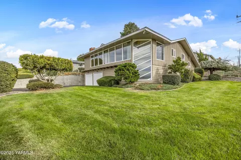 1235 Cherry Ave, Sunnyside, WA 98944
