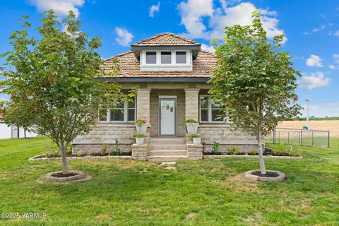 650 White Rd, Zillah, WA 98953