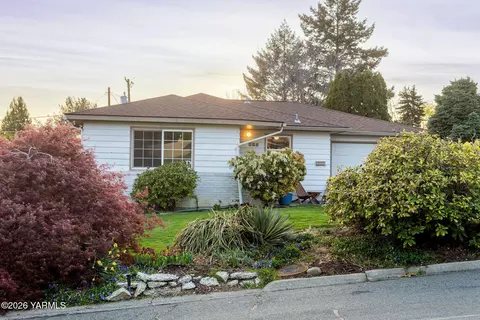 806 S 24th Ave, Yakima, WA 98902