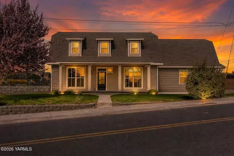 221 Fourth Ave, Zillah, WA 98953