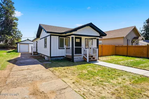 903 S 11th Ave, Yakima, WA 98902