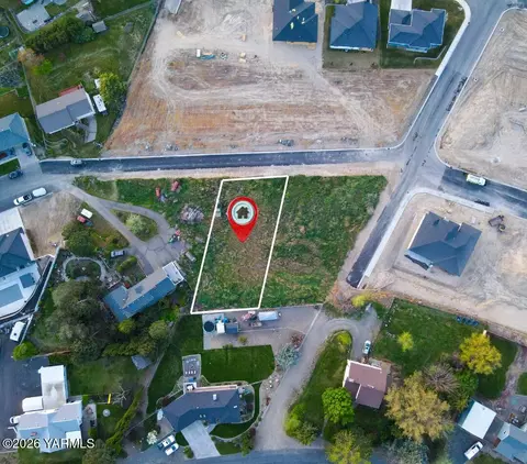 833 Vine Ave, Sunnyside, WA 98944