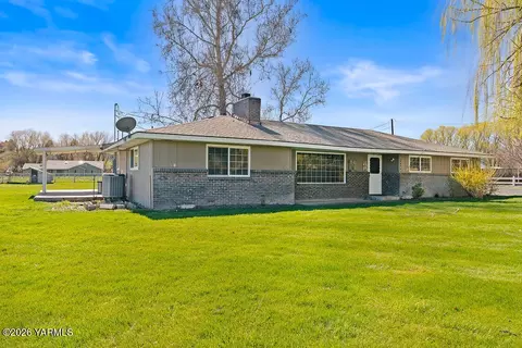 12106 Wide Hollow Rd, Yakima, WA 98908