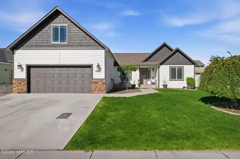 2016 S 57th Ave, Yakima, WA 98903