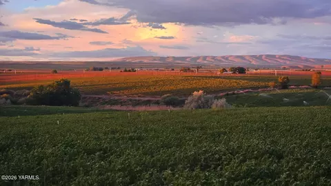 125498 W Mccreadie Rd, Prosser, WA 99350