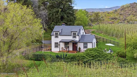 2880 Naches Heights Rd, Yakima, WA 98908