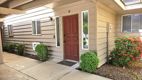 2405 W Lincoln Ave #10, Yakima, WA 98902